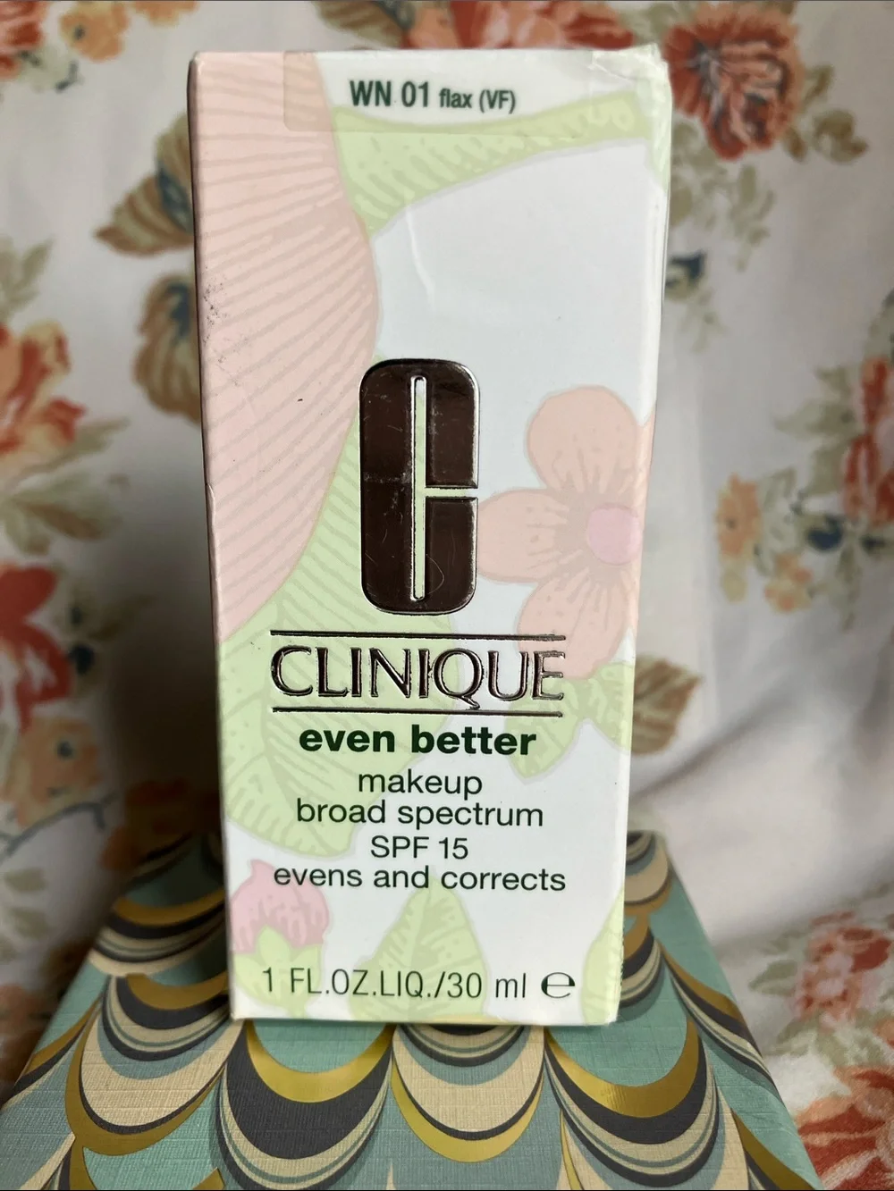 Clinique makeup and mascara bundle in pink, white, gold&FREE earrings& hair pins